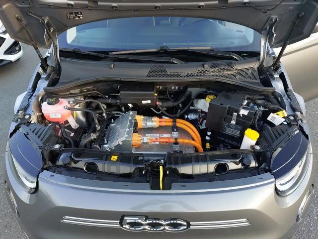 Fiat 500e Action