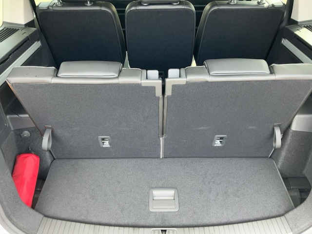 Volkswagen Touran 1.5 TSI DSG IQ.Drive R-Line