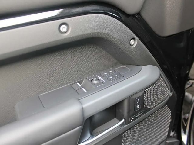 Land Rover Defender 90 D300