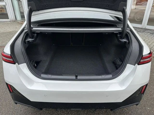 BMW 520 520d M-Sport Sedan