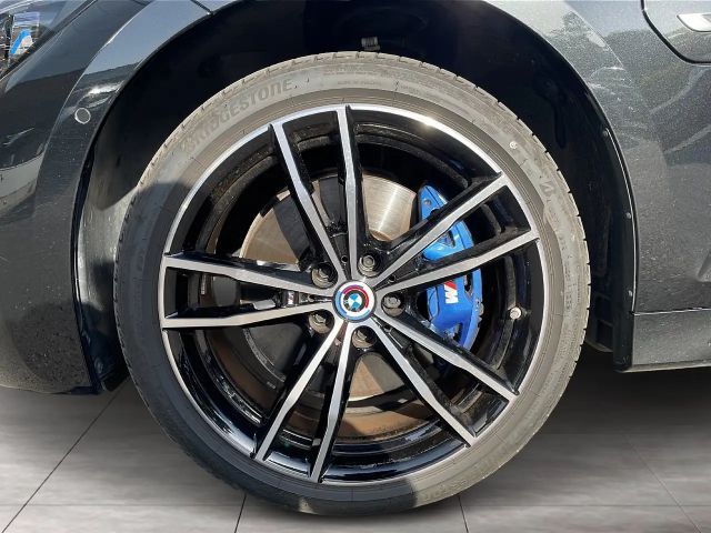 BMW 330 330e M-Sport xDrive
