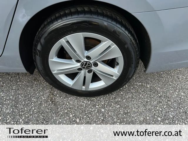 Volkswagen Golf Life Variant