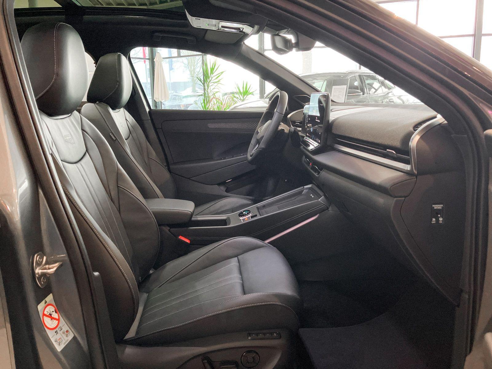 Volkswagen T-Roc 1.5 eTSI DSG R-Line