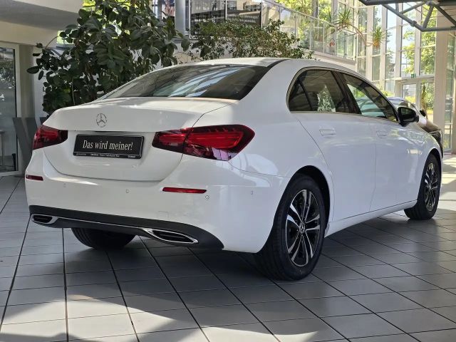 Mercedes-Benz A 180 Limo Progr. Adv. DISTRONIC+STANDHEIZ.+360°
