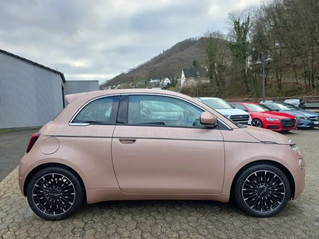 Fiat 500e La Prima
