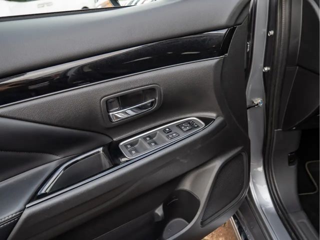 Mitsubishi Outlander 4WD PHEV