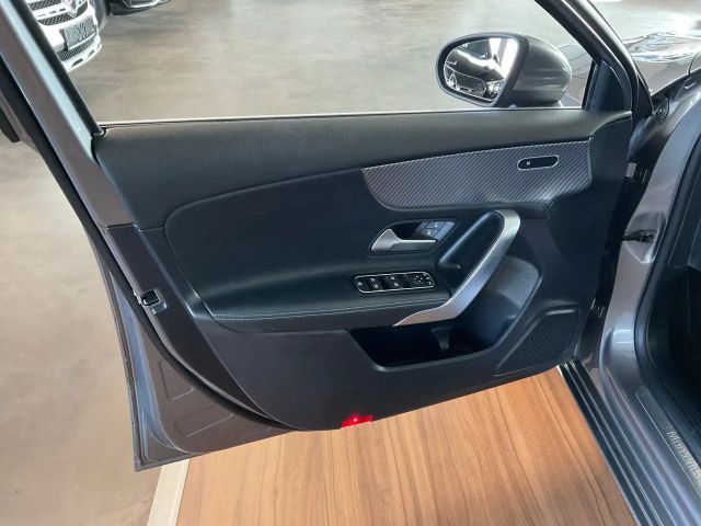 Mercedes-Benz A 180 Hatchback Progressive