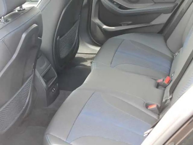 BMW 318 318i M-Sport Sedan