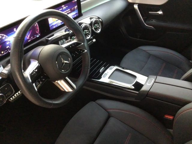 Mercedes-Benz A 200 AMG Line Premium