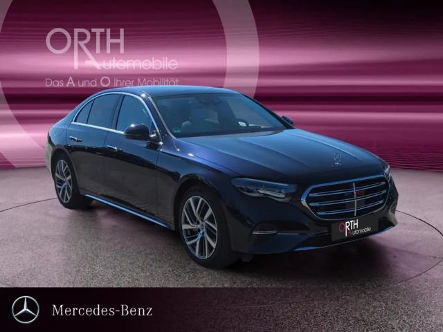 Mercedes-Benz E 300 EXCLUSIVE Sedan