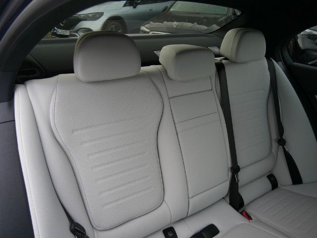 Mercedes-Benz C 200 Sedan