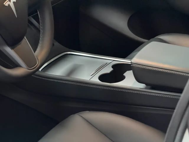 Tesla Model Y AWD Long Range