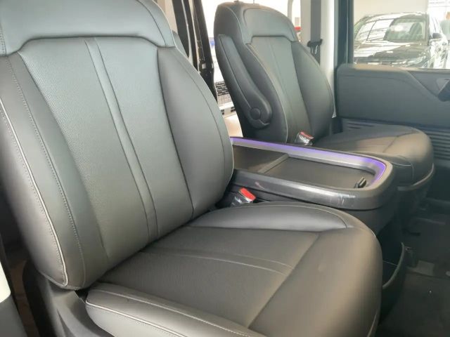 Hyundai Staria Signature