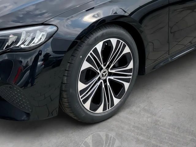Mercedes-Benz E 200 AVANTGARDE Sedan