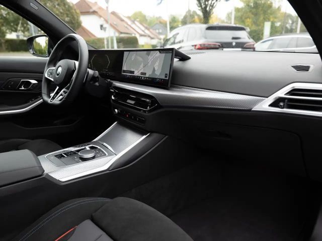 BMW 320 320i M-Sport Sedan xDrive