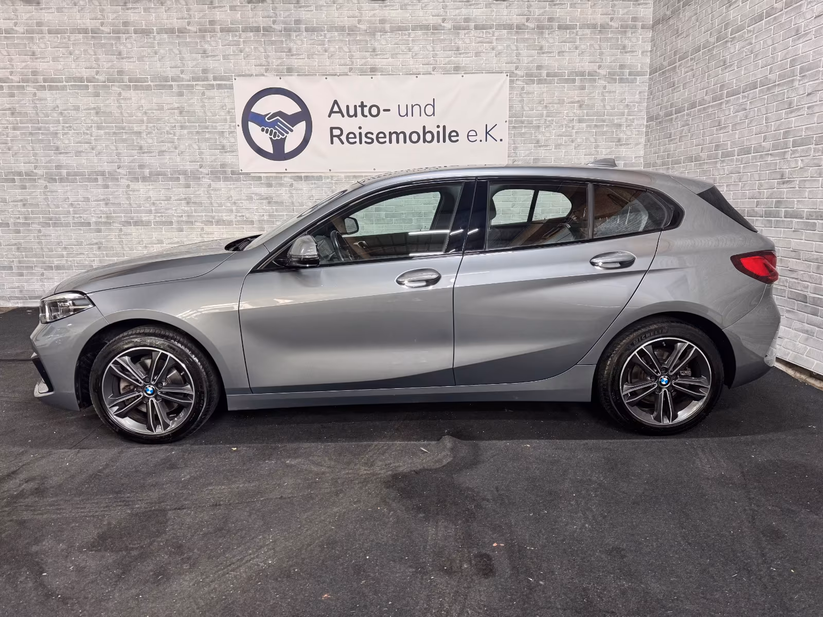 BMW 118 118i Sedan Sport Line