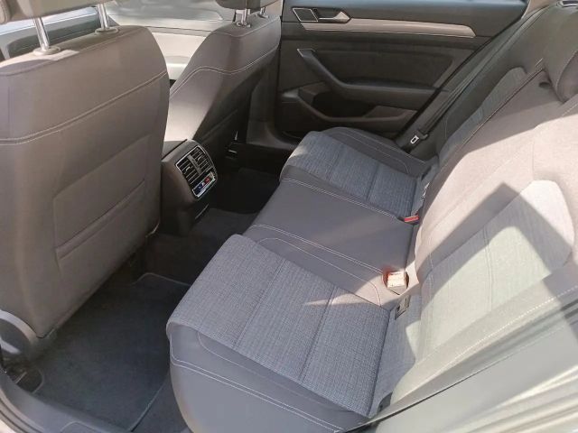 Volkswagen Passat 1.5 TSI Business DSG Variant