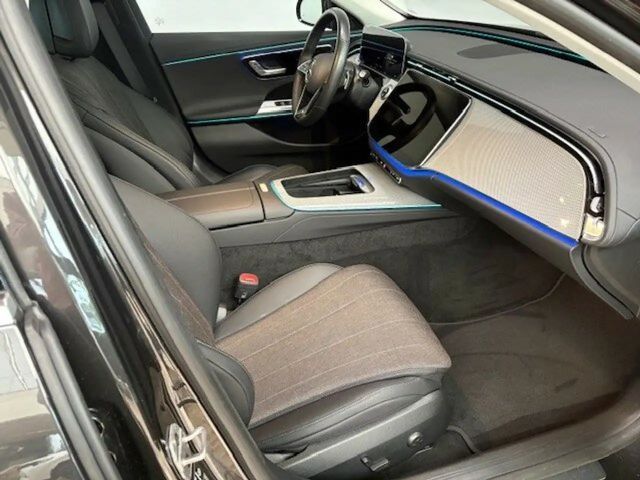 Mercedes-Benz E 220 AVANTGARDE E 220 d Sedan