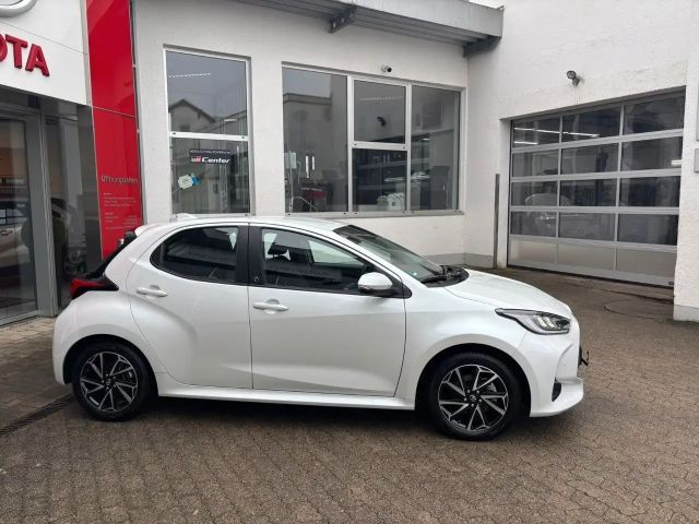 Toyota Yaris Hatchback Hybride Team D