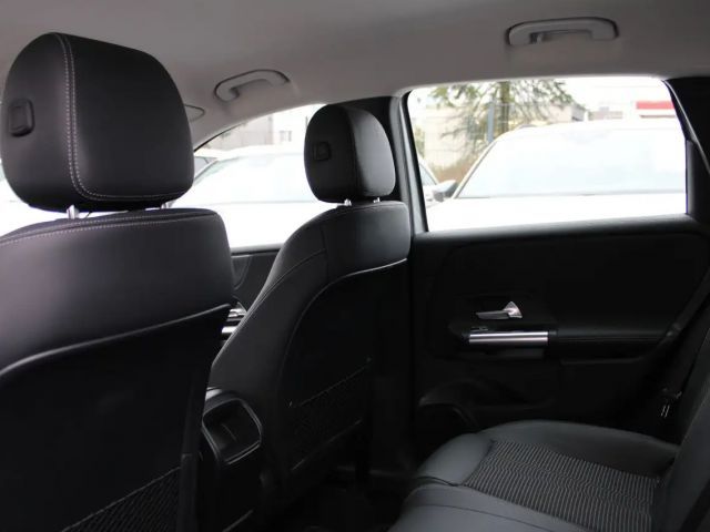 Mercedes-Benz B 180 Sedan