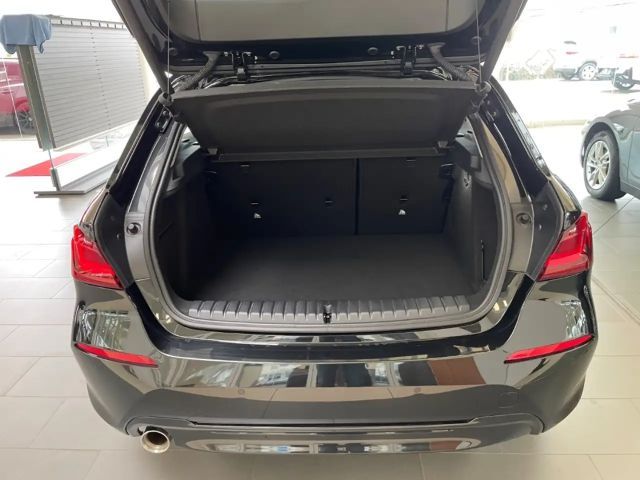 BMW 118 118i Sedan Sport Line