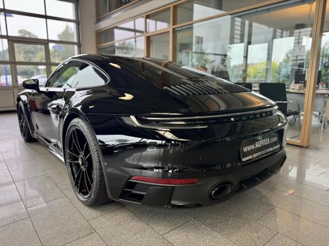 Porsche 992 Carrera Coupé GTS