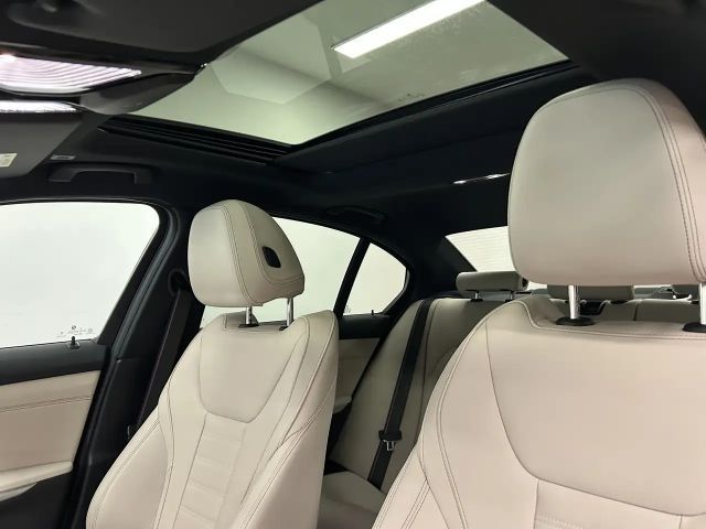 BMW 330 330d M-Sport Sedan xDrive