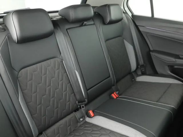 Volkswagen Golf 1.5 eTSI DSG Golf VIII