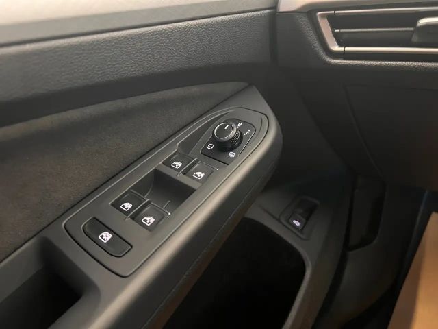 Volkswagen Golf Business DSG Variant