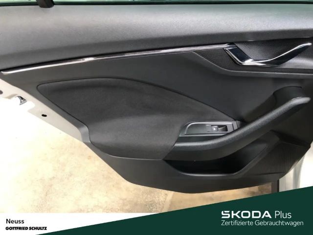 Skoda Kamiq SCOUTLINE TSI DSG AHK SITZHEIZUNG EINPARKHILFE NAV