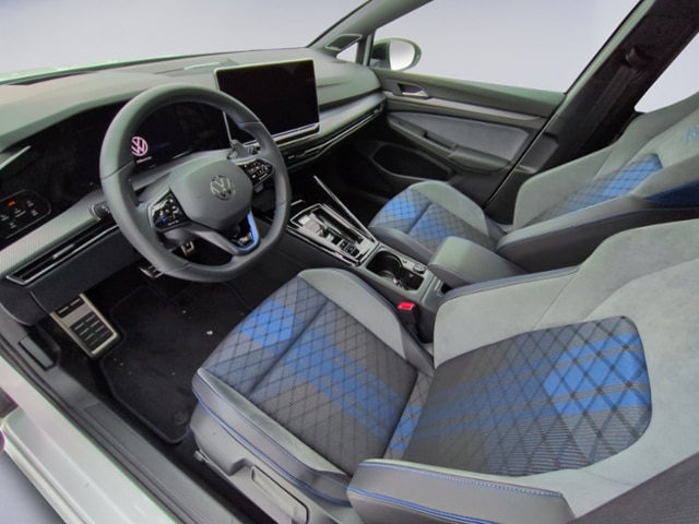 Volkswagen Golf Black Edition AKRA+PANO+Head-up+HARMAN+