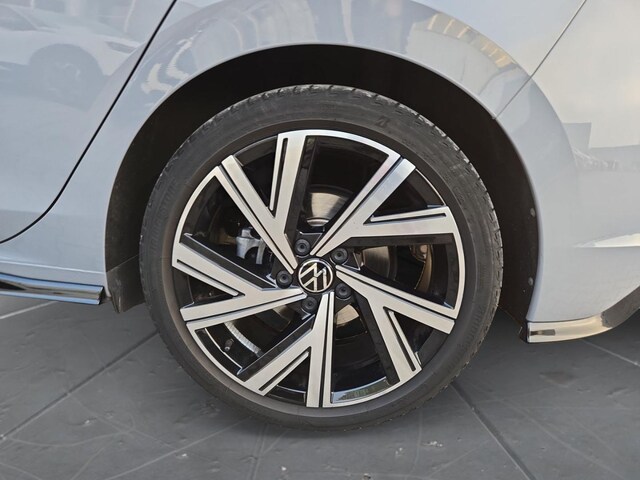 Volkswagen Golf 1.5 eTSI DSG Golf VIII R-Line