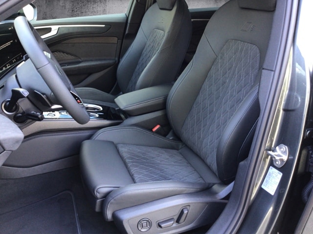 Audi A6 Avant Quattro S-Tronic