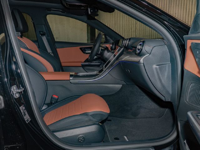 Mercedes-Benz C 200 AMG Line Sedan