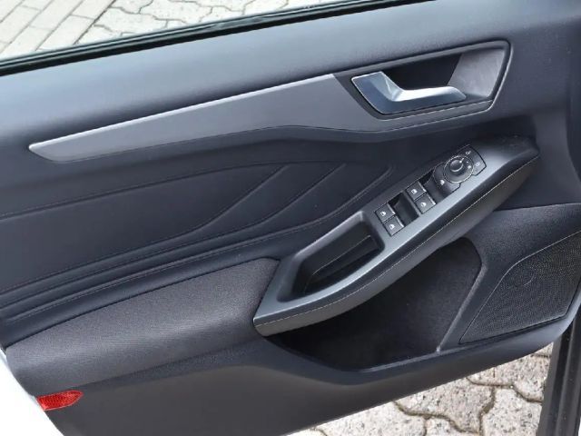 Ford Focus Cool & Connect