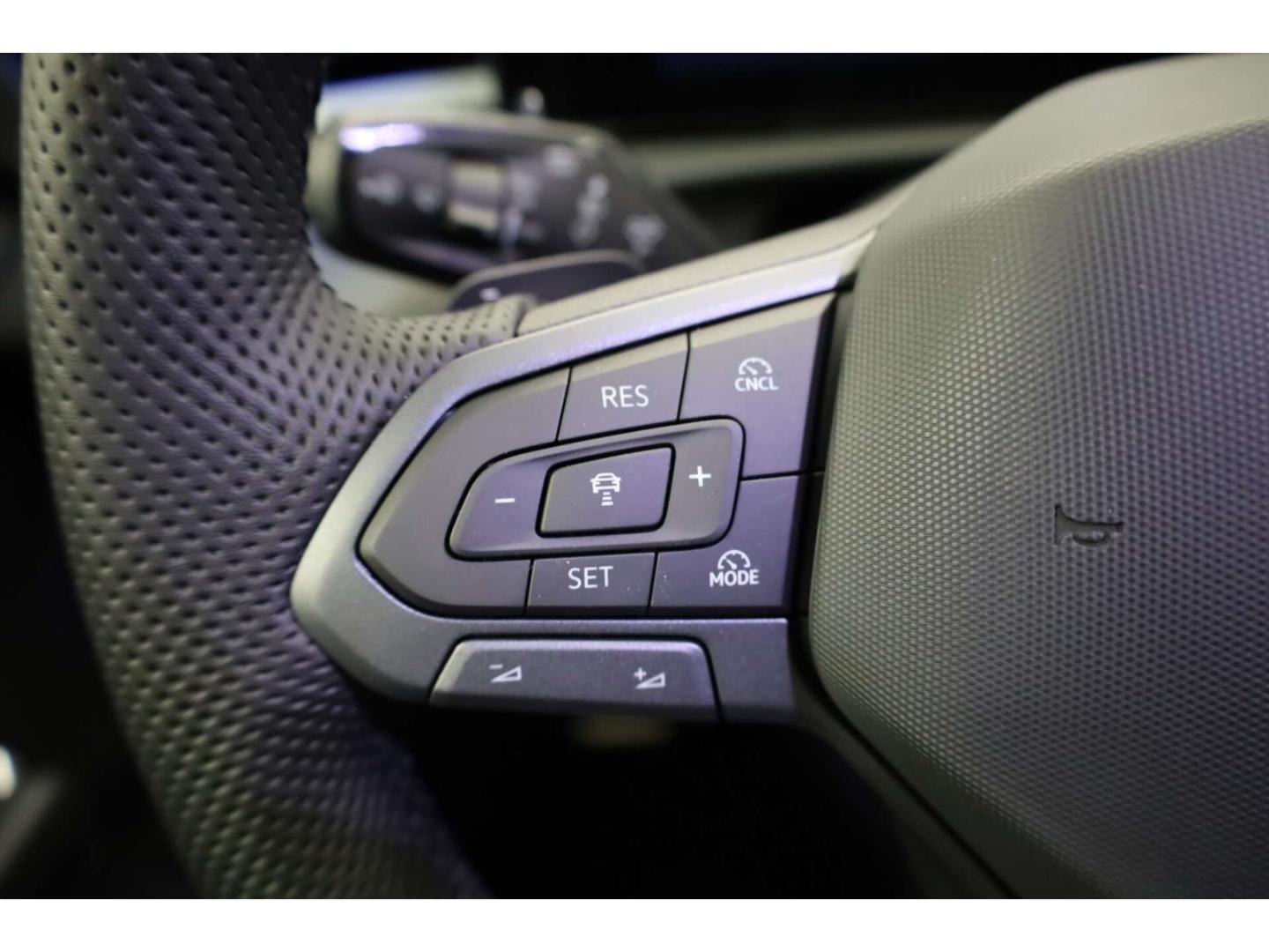 Volkswagen T-Roc 1.5 eTSI R-Line Style