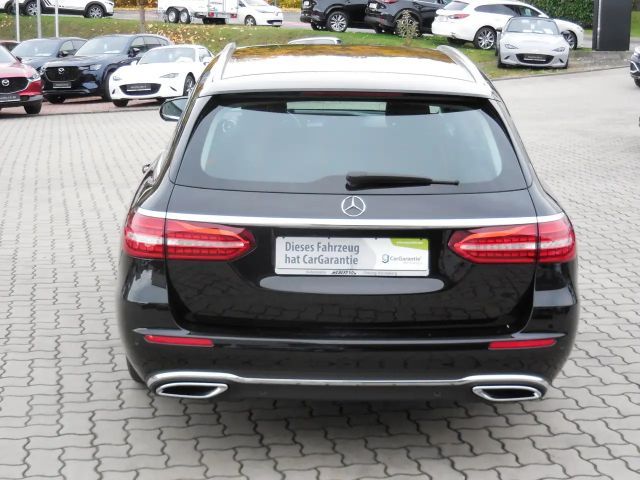 Mercedes-Benz E 220 E 220 d