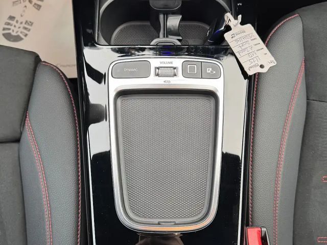 Mercedes-Benz A 200 A 200 d AMG Line