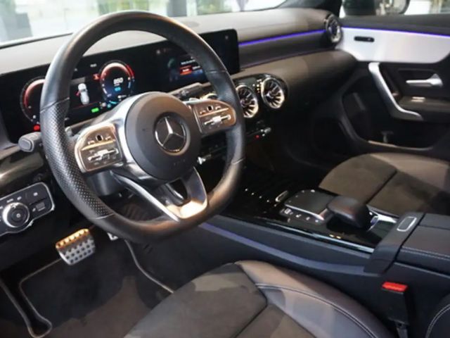 Mercedes-Benz CLA 250 AUTOMATIK+LEDER+NAVI+LED+DIGITALER TACHO