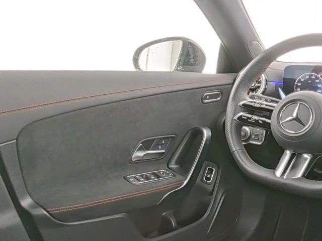 Mercedes-Benz CLA 200 AMG Line