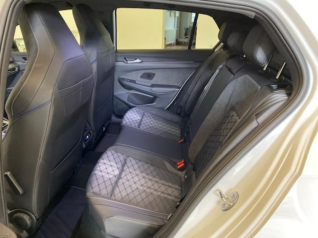 Volkswagen Golf 1.5 eTSI DSG R-Line Style