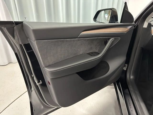 Tesla Model Y AWD Performance