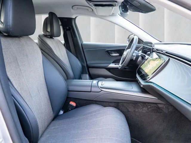 Mercedes-Benz E 200 AVANTGARDE Sedan