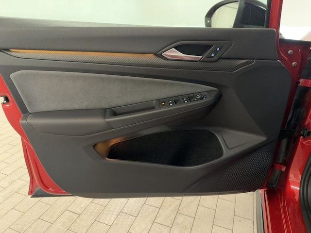 Volkswagen Golf 1.5 eTSI Golf VIII R-Line