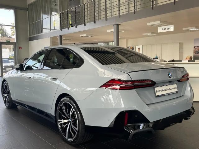 BMW 520 520i M-Sport Sedan