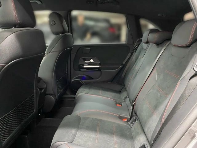 Mercedes-Benz B 180 AMG Line Sedan