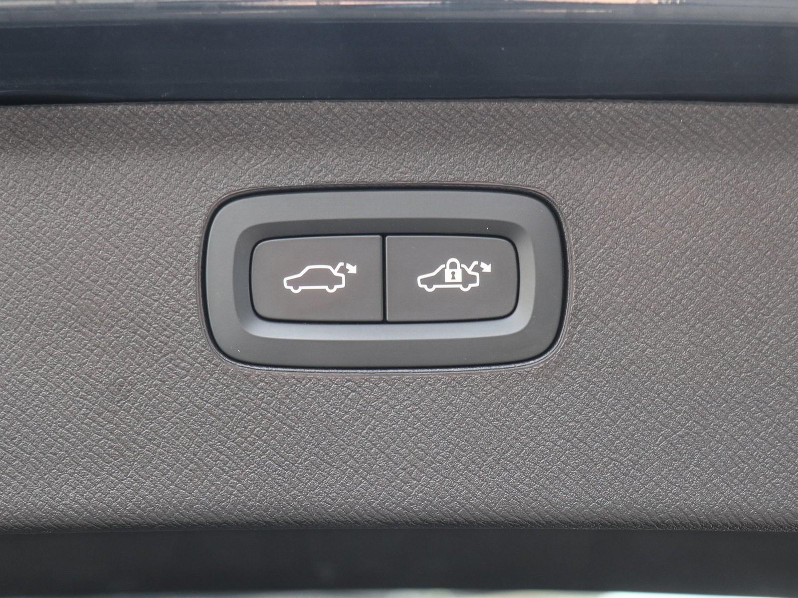 Volvo XC90 AWD Dark Plus Recharge T8