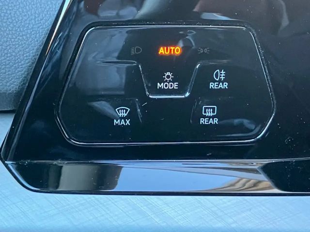 Volkswagen Golf DSG Life Variant