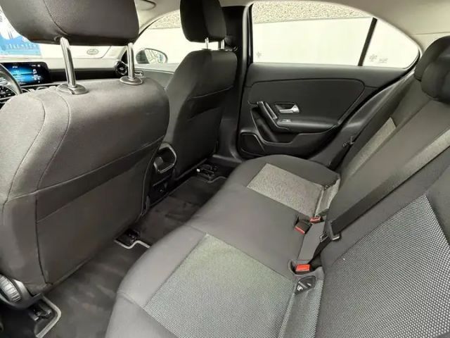 Mercedes-Benz A 180 A 180 d