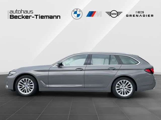 BMW 520 520d Luxury Line Touring xDrive